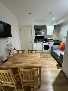 Sleep 6 - 5 min from Camden Market HW5