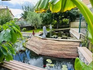 CYRIS - Chambres Duplex climatisées - Spa & Piscine Centre ville - Langy