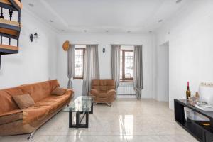 Double floor historical apartment in city centre