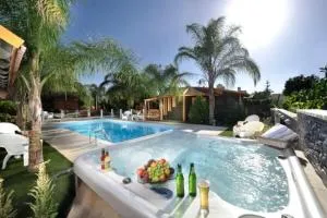 אצולת הכנרת - 4 בקתות מהממות עם ג'קוזי פרטי ובריכה משותפת ליד הכנרת - 利维尼姆