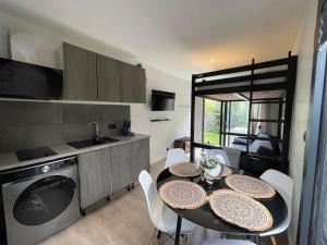 Studio indépendant, Neuf, jardin calme et paisible