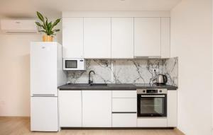 Lovely Apartment In Podstrana With Wifi