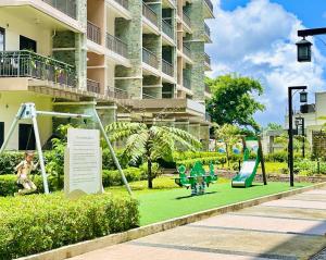 2BR Condo with Balcony and Parking