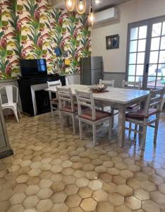 Villas Superbe Villa avec piscine, 4 chambres a Vinassan : photos des chambres