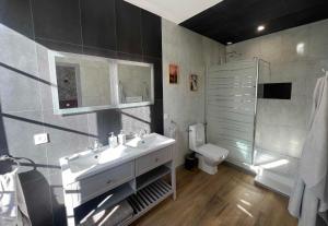 Villas Superbe Villa avec piscine, 4 chambres a Vinassan : photos des chambres