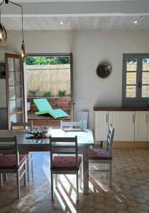 Villas Superbe Villa avec piscine, 4 chambres a Vinassan : photos des chambres