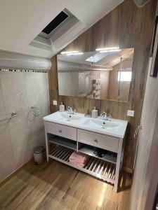 Villas Superbe Villa avec piscine, 4 chambres a Vinassan : photos des chambres