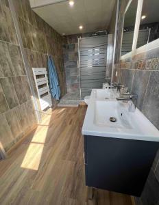 Villas Superbe Villa avec piscine, 4 chambres a Vinassan : photos des chambres