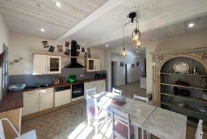 Villas Superbe Villa avec piscine, 4 chambres a Vinassan : photos des chambres