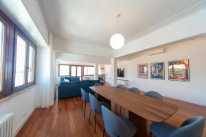 Cardinal Mistrangelo - next to the metro station, large and comfortable penthouse with terrace