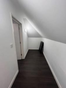 4 Guest Penthouse in Cricklewood near tube