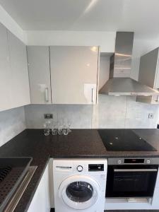 4 Guest Penthouse in Cricklewood near tube