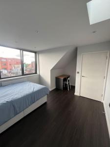 4 Guest Penthouse in Cricklewood near tube