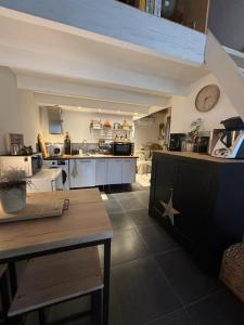 Studio RDC terrasse , climatisé, tout confort