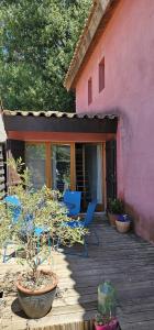 Studio RDC terrasse , climatisé, tout confort