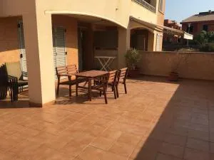 Marina St Jordi Bajos gran terraza, piscina 6 personas - 卡拉法特