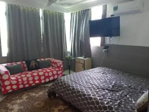 شقة فاخره للايجار بسعر مغري - 伊尔比德