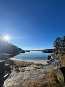Sjarmerende og solrikt hus nær strender på Fevik - 弗维克