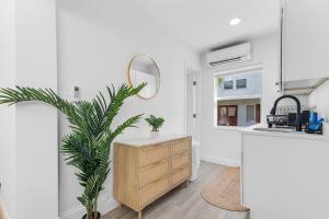 Sleek and Cozy Studio l Freshly Renovated