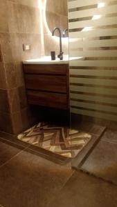 شقة فندقية أمام الرحاب مكيف بالكامل كمبوند اكاسيا