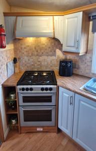 MOLLIES DEN 2 8 Berth 3 Bedrooms The Grange Holiday Park INGOLDMELLS