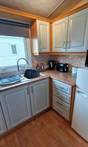 MOLLIES DEN 2 8 Berth 3 Bedrooms The Grange Holiday Park INGOLDMELLS