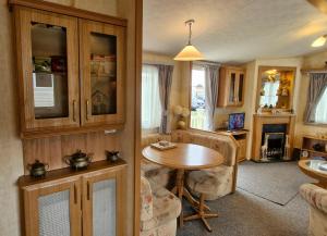 MOLLIES DEN 2 8 Berth 3 Bedrooms The Grange Holiday Park INGOLDMELLS