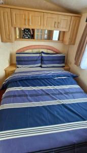 MOLLIES DEN 2 8 Berth 3 Bedrooms The Grange Holiday Park INGOLDMELLS