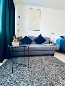 CityReady, Fully Equipped Apartment - Prime Location & Transport Connections