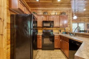 Gatlinburg Heights, Hot Tub, Game Room, Theater Room, FREE Attraction tickets !!!