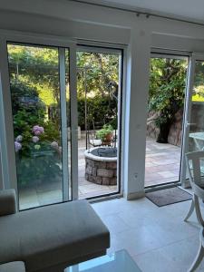 Coast line apartment Mika