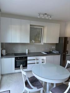 Coast line apartment Mika