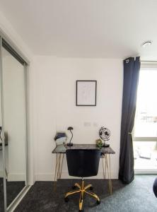 Runway Retreat, close to London Heathrow