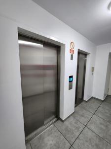 Entire Apartment 20 min from airport - Cozy and Secure