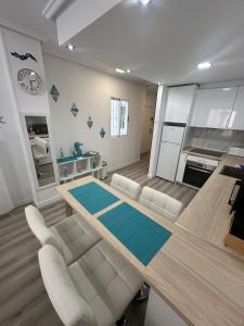 Torrevieja preciosos moderno piso cerca de la playa del cura y todos los servicios en calle la loma