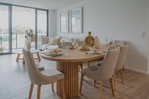 Lux Lakeside Apt - Gold Coast - Willow Vale