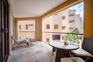 205 C: Centrally located Apto. with ocean view