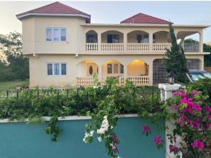 Beachside calm, Footsteps to the sand and sea