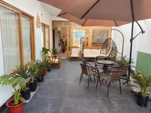 Ravenala Paracas Hostel - El Sequión