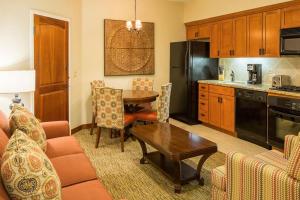 Visit the amazing Red Rock Formation in this beautiful 1BD condo with amenities