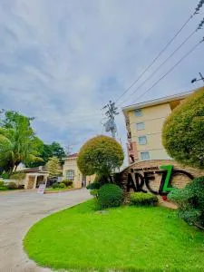 Golden Hive 1 BR Arezzo Place Davao - Sasabayou