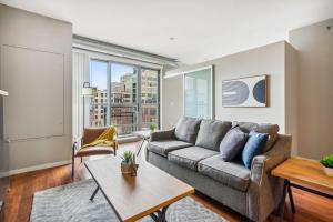 CozySuites Mill District with pool, gym # 09