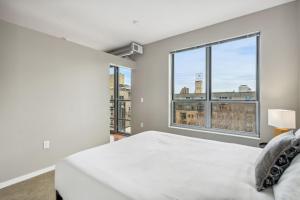 CozySuites Mill District with pool, gym # 09