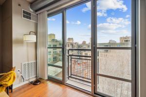 CozySuites Mill District with pool, gym # 09