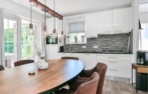 3 Bedroom Stunning Home In Hoge Hexel