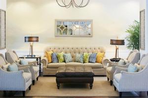 Enjoy your AM coffee in resort relaxation garden in this great 1BD condo in Orlando