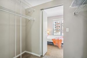 CozySuites Mill District with pool, gym #11