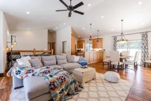 CHALET LU - Modern Luxury 4 bed 2.5 bath Chalet by Lake Baron in South Lake Tahoe - Mevers