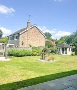 Luxe 5 bed house in Guildford. Morden amenities - 奇丁福尔德