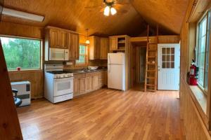 Pilot Lodge - Entire Cabin on Private Airstrip